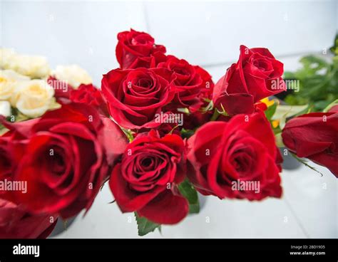 Red And White Roses Flower Bunches Stock Photo Alamy