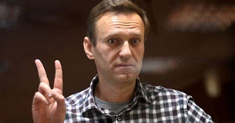 We know interesting facts about his mother, father, brother, wife and children. Russische gevangenis dreigt hongerstakende Navalny te ...