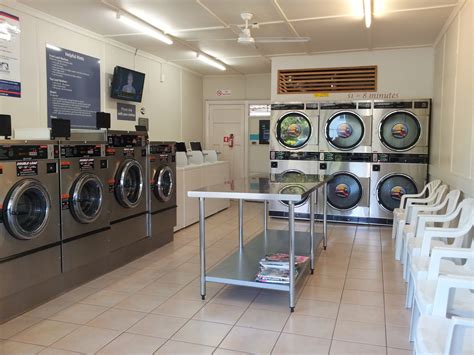 Indoooroopilly Laundromat | Lavanderias grandes, Design de lavanderia