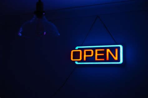 Tips To Use Neon Signs For Business Hue Business