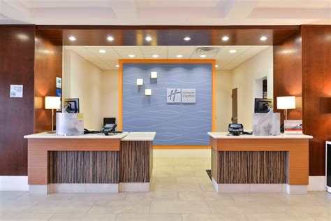 Holiday Inn Express Hotel And Suites Terre Haute An Ihg Hotel In Terre