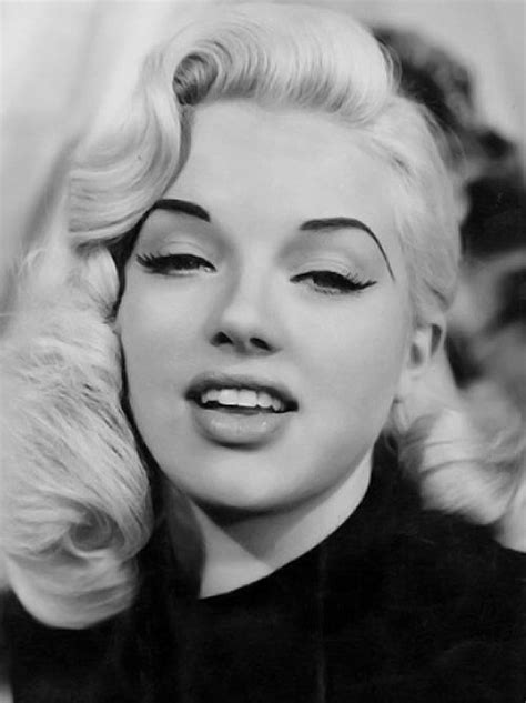 Blonde Sinner Diana Dors In The 1950s Ouderwets Kapsel Kapsels