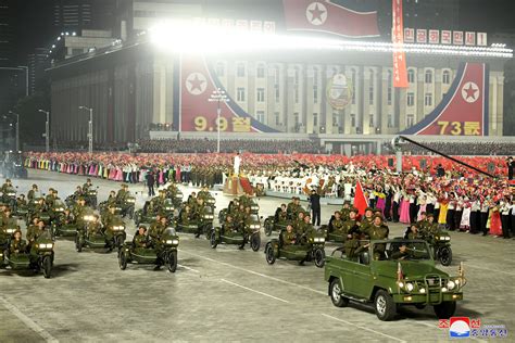 No Missiles But Plenty Of Machines On Show At North Korea Parade Daily Sabah