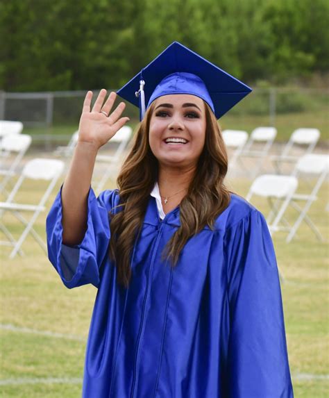 Hornets Hold Graduation Ceremony