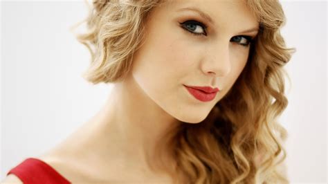 Taylor Swift Releases “red” To The World Rcl Blog
