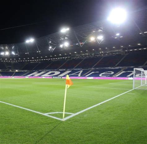 Hannover 96 is een duitse voetbalclub uit de stad hannover. Erneut Rasentausch im Stadion von Hannover 96 - WELT