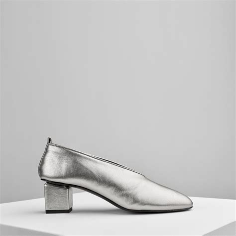 Gray Matters Mildred Classic Argento Womens Designer Shoes