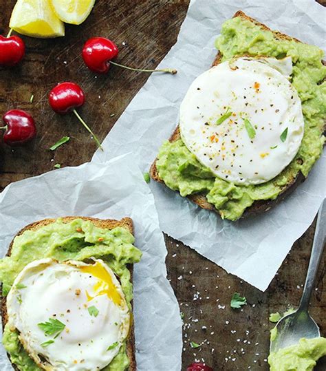 Eating breakfast helps control weight, manage blood sugar levels, consume more vitamins and minerals and perform better at work or school, according to the mayo clinic. 7 Low-Carb Breakfast Recipes for Busy Girls | Fast healthy ...