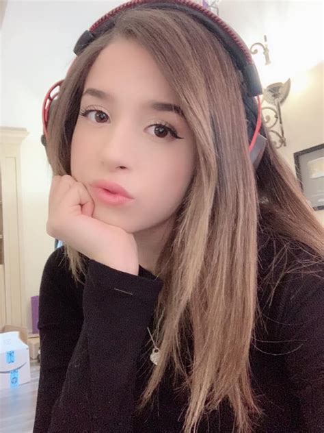 Pin By O O On Pokimane In