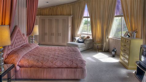 The Master Bedroom of Elvis and Priscilla Presley's ...