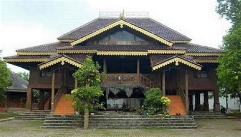 Rumah adat lampung memiliki keunikan tersendiri yang berbeda dari rumah adat lainnya. Rumah Adat Lampung Gambar Dan Penjelasan Lengkap