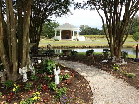 Dixie Memorial Pet Gardens - Millington, TN - The Grounds