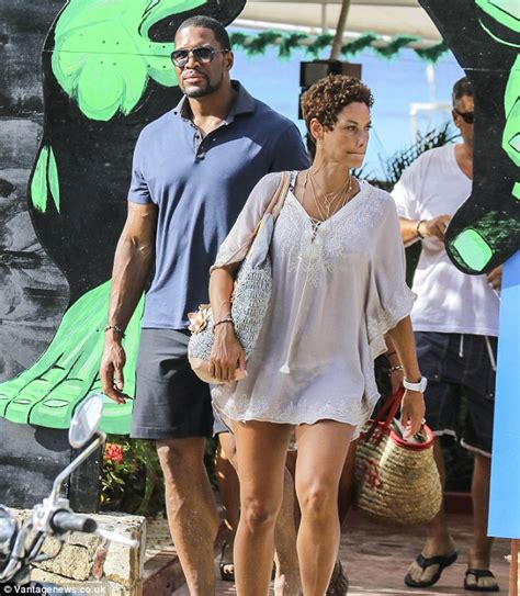 Nicole Murphy 46 Reveals Bikini Body While Jumping Off A Yacht In St Barts Daily Mail Online