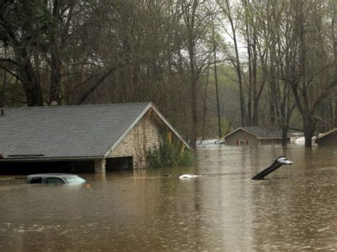 2 Dead Over 1000 Rescued In Louisiana Flooding As Heavy Rains