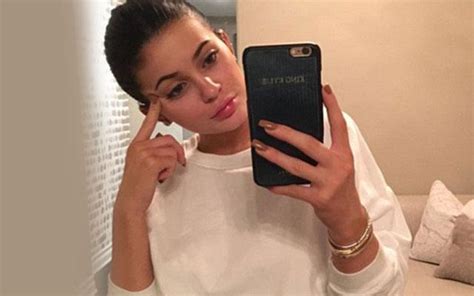 Kylie Jenner Lets Her Barefaced Beauty Through In No Makeup Selfie