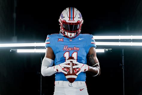University Of Houston To Wear Oilers Like Uniforms For Saturdays