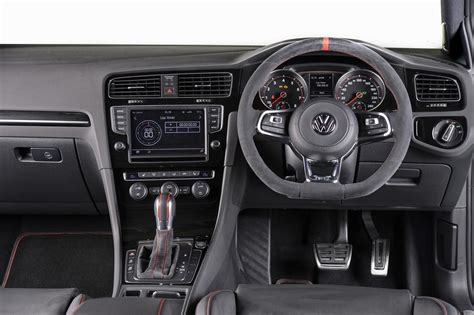 See the complete standard interior features for 2019 volkswagen golf gti along with exterior and mechanical features. Volkswagen Golf GTI Clubsport (2016) First Drive - Cars.co.za