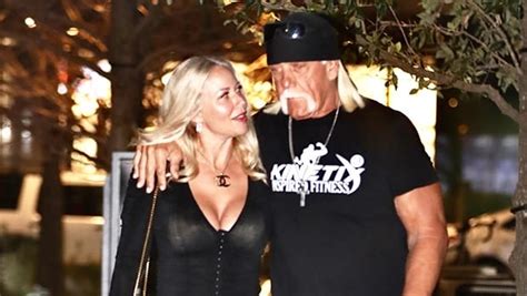 Hulk Hogan Gets Engaged To Girlfriend Sky Daily Se Scoops Wrestling
