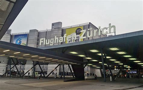 Landebahnen, ein landseitiges terminal sowie drei luftseitige terminals. Datei:Flughafen zuerich.jpg - Wikipedia