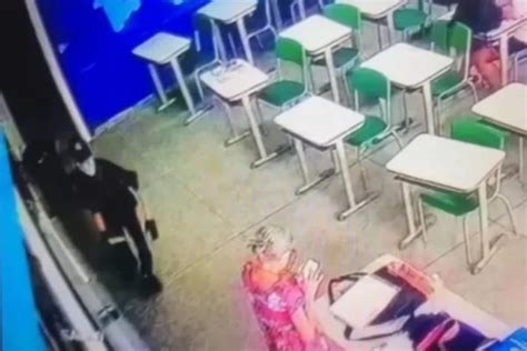 Vídeo mostra momento em que aluno invade escola e ataca professora