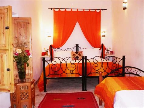 orange bedrooms | Orange Room | Bedroom orange, Orange curtains bedroom, Bedroom color schemes