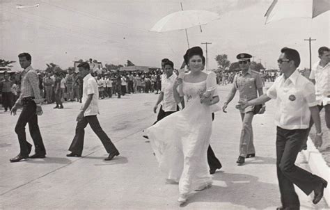 Imelda Marcos In Her Terno Dress Alongside Philippine President