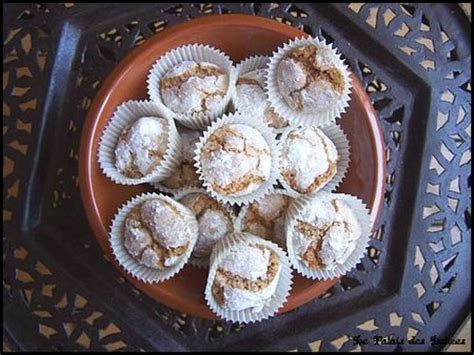 Petites Boules Aux Amandes Et Aux Noix Pâtisserie Marocaine