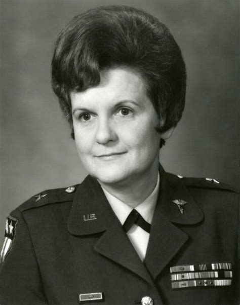 Anna Mae Hays 97 Us Militarys First Female General Dies The New