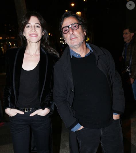 Photo Yvan Attal Et Sa Compagne Charlotte Gainsbourg Arriv E Des People L Avant Premi Re