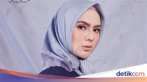 Artis Ini Dulu Mantan Model Dewasa Kini Bisnis Hijab