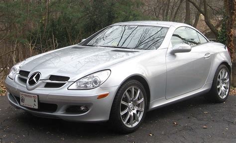 Its successor, the slk of 2005, bore the nose of an slr mclaren. Mercedes-Benz SLK-Class (R171) - Wikipedia