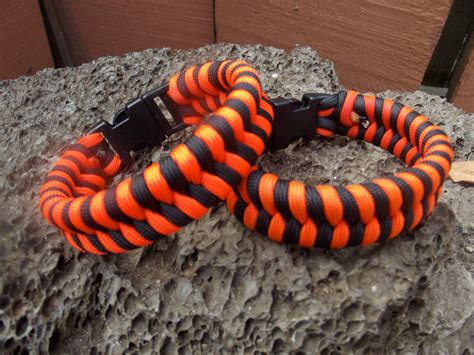 Looking for a good deal on paracord braiding tools? TWO COLOR PARACORD FISHTAIL BRACELET : 7 Steps (with Pictures) - Instructables
