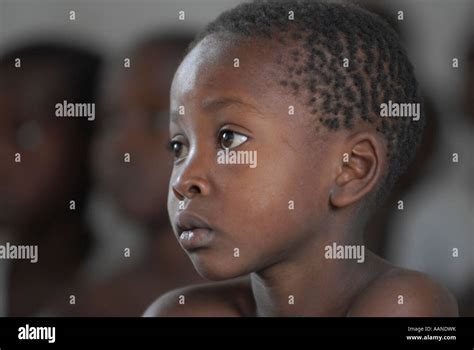 Junge Mädchen In Der Dr Kongo Afrika Stockfotografie Alamy
