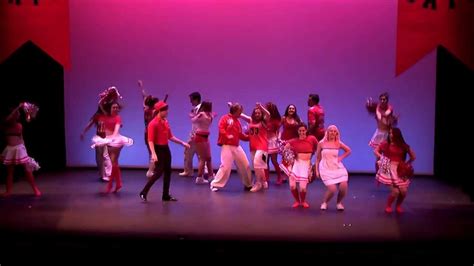 In order to get any group of people to sound good together you. Musicales 3C - We're all in this together (High School Musical) - YouTube