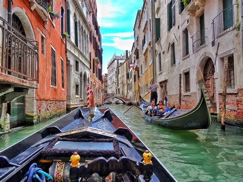 Take a gondola ride in Venezia - WORLD WANDERISTA