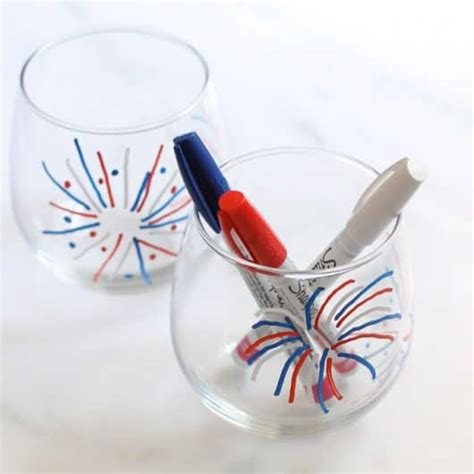 4th of July wine glasses: How to paint fireworks on wine glasses