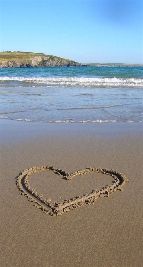 Heart Drawn In Beach Sand Wallpapers Download Mobcup