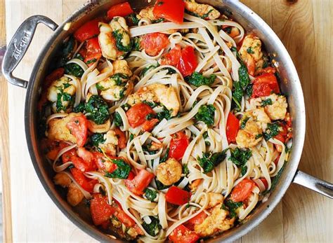Vegetable and shrimp pasta with garlicyerbabuena en la cocina. Shrimp Tomato Spinach Pasta in Garlic Butter Sauce - Julia's Album