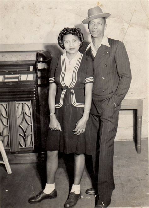 1940s Photo Of A Well Dress Couple At A Party Possibly A Juke Joint 1940s Fashion African