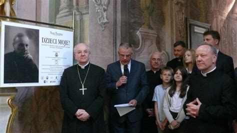 Pracował w diecezji włocławskiej, w której dużą część księży jak dodał, jako biskup lubelski wyszyński był najmłodszym członkiem episkopatu, a wkrótce potem został mianoway prymasem. „Dzieci moje!" - biskup lubelski Stefan Wyszyński ...