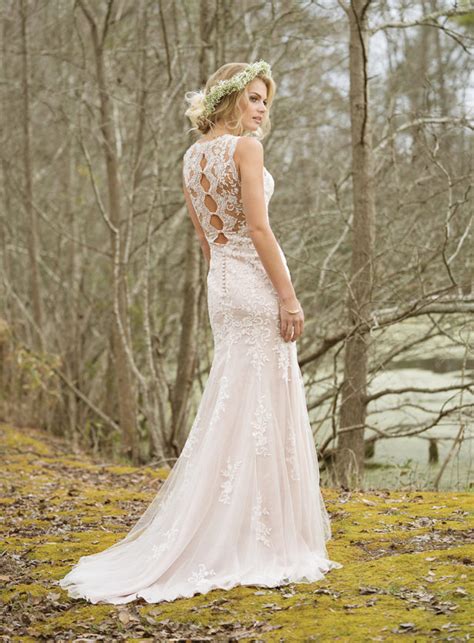 They will make a dazzling your look. How to Choose the Best Wedding Dress for Your Body Shape ...