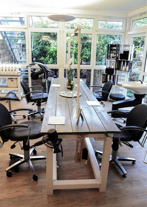 Neueste angebotsanfragen in der nähe von erlangen in der kategorie friseursalons. Friseurladen mit Spiegel, Frisiersalon einrichten ...