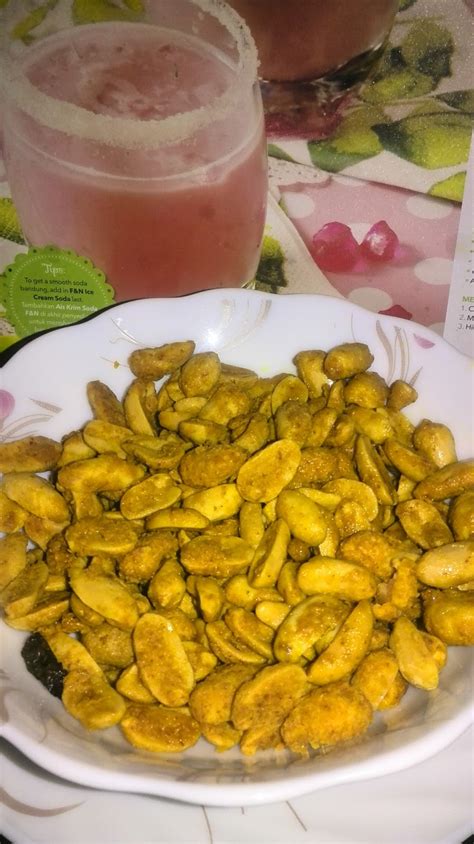 1 ekor ayam ~ dipotong kecil 5 biji. namakucella: KACANG GORENG TEPUNG PEDAS