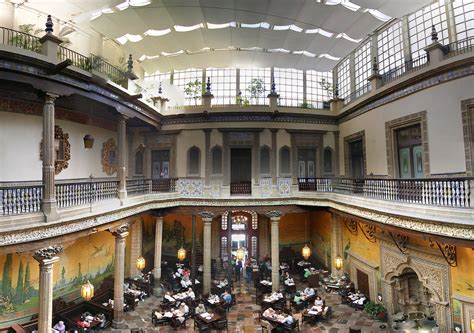 La casa de los espíritus es la primera novela de la escritora chilena isabel allende, publicada en buenos aires por editorial sudamericana en 1982. Interior de La casa de los Azulejos, Mexico DF | Best ...