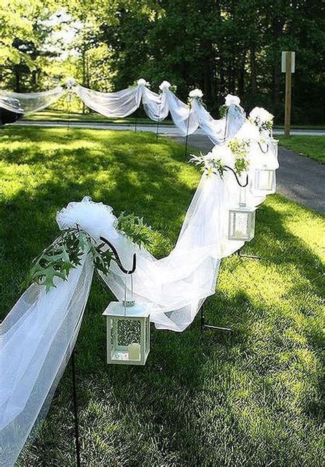 DIY Wedding Centerpieces: Tips and How-To | Outdoor wedding decorations