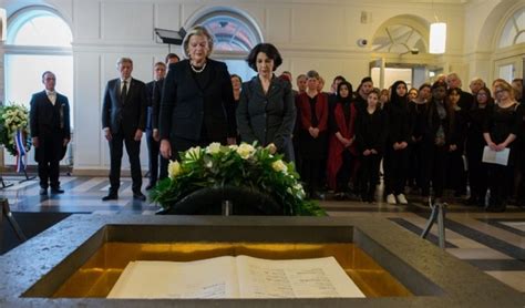Volgens verbeet is het tijd voor andere zaken. Eerste Kamer der Staten-Generaal - Eerste en Tweede Kamer ...