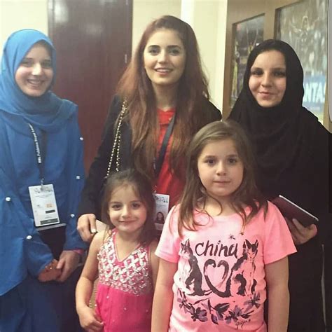 pakistani singer momina mustehsan with shahid afridi s daughters 💞💕 ️ shahid afridi celebrity