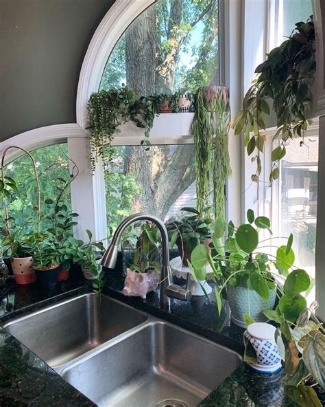Yes…few days left on christmas eve, and we are pretty sure that you've already started or may be done with the decorations in your home. 25 Amazing Window Sill Decoration Ideas for Winter Holiday ...