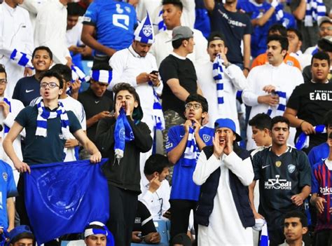 يقع استاد الملك فهد الدولي في الجزء الشرقي من عاصمة السعودية الرياض، وانشأ الاستاد على مساحة إجمالية تبلغ 500 ألف متر مربع، وانطلقت أعمال الإنشاءات في الاستاد في ديسمبر 1982، واستغرقت 4 سنوات،. في إستاد الملك فهد الدولي .. الجماهير تُشعل الأجواء قبل ...