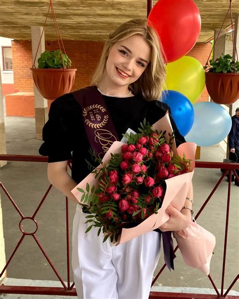 Anna Grudina On Instagram “Выпускница 2022 💐 выпускница2022